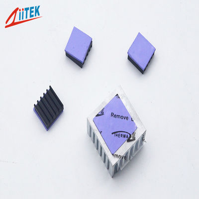 A superfície alta da viscosidade realiza o PWB do selo/processador central/almofada condutora térmica violeta conduzida -50 do silicone 2W a 200℃